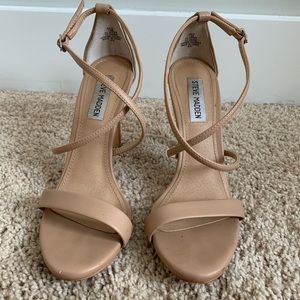 Steve Madden 7.5 beige heels